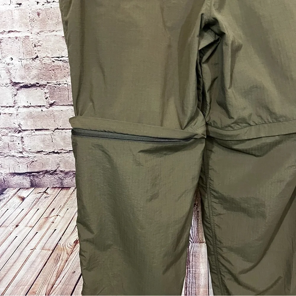 The North Face Green 2 in 1 Convertible Zip Nylon Hiking Pants